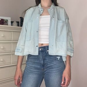 Boxy, cropped shirt